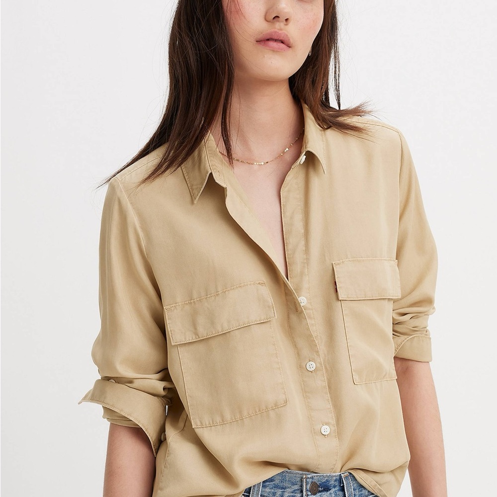 Levi's Cream Button-Up Shirt